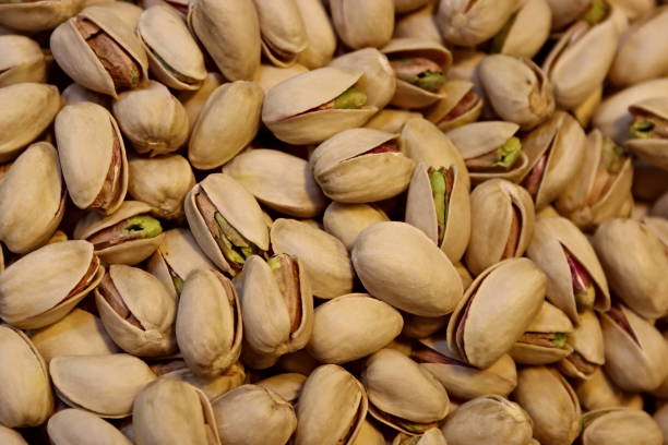 تصویر 2 از عرضه پسته اکبری خام ارگانیک با شرایط عالی